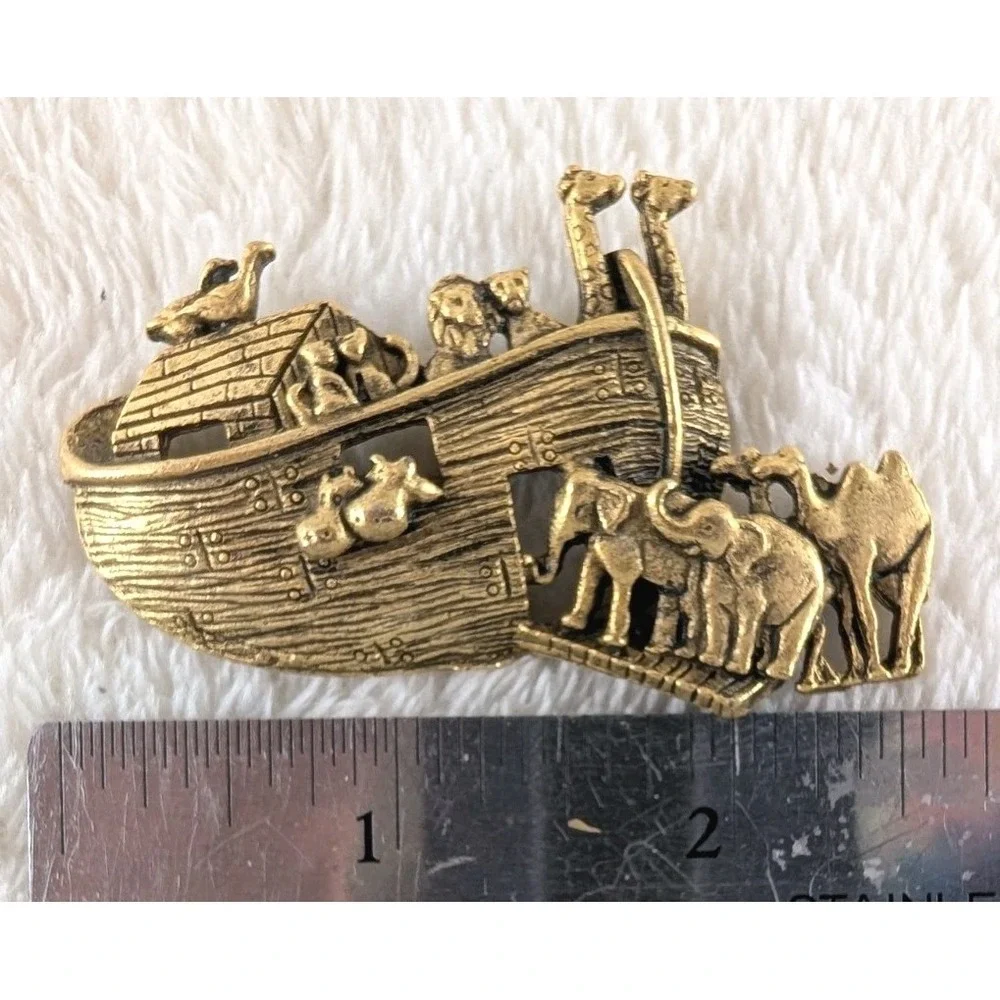 Noah's Ark Animal Pin Brooch Antiqued Gold Tone Avenue‎ Collection